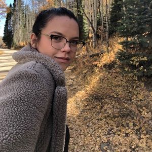 Hi! I’m Emily Emerson and I own Emerson Genes!💜